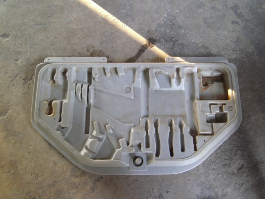 ที่เก็บเครื่องมือหลังรถ BMW E28