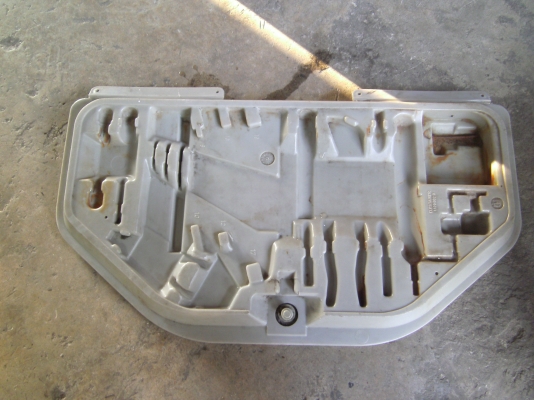 ที่เก็บเครื่องมือหลังรถ BMW E28