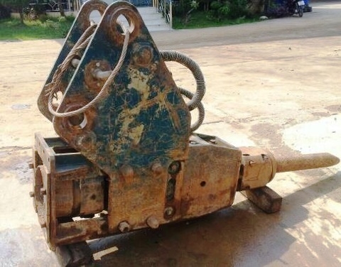 หัวแย๊กซ์ โอกาดะ ญี่ปุ่น ใช้กับรถแบคโฮ KOMATSU PC200 สภาพสวยกิ๊บ มีีรถแบคโฮ ทดสอบการใช้งาน.