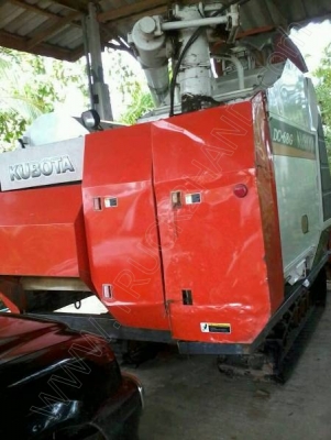 รถบรรทุก 6 ล้อ ยี่ห้อ TOYOTA กับ รถเกี่ยว ยี่ห้อ KUBOTA