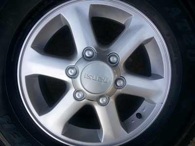 ขายแม็กISUZU 16 นิ้ว 6 ก้าน พร้อมยาง255/70/16ปี10 DUNLOP AT20 1 ชุด ขายแม็กISUZU 16 นิ้ว 6 ก้าน พร้อมยาง255/70/16ปี10 DUNLOP AT20 1 ชุด