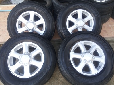 ขายแม็กISUZU 16 นิ้ว 6 ก้าน พร้อมยาง255/70/16ปี10 DUNLOP AT20 1 ชุด