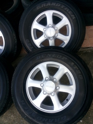 ขายแม็กISUZU 16 นิ้ว 6 ก้าน พร้อมยาง255/70/16ปี10 DUNLOP AT20 1 ชุด
