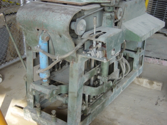 ขายเครื่องผลิตอิฐบล็อกระบบอัตโนมัติ ชนิด  4 ก้อน