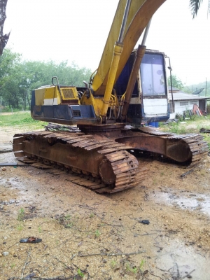 โคมัสสุ 200-5   LC เอวแน่น  เครื่องดี  ปั้มแรงดี ใช้งานได้เลย  โซ่ไม่สวย  แผ่นไม่ครบ  เอาไปอยู่บ่อดินสบายๆเลยครับ