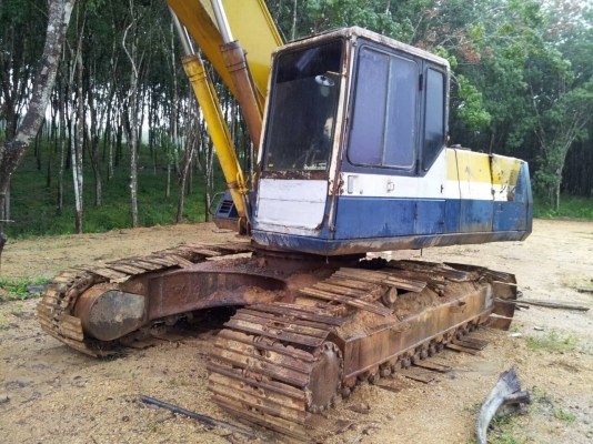 โคมัสสุ 200-5   LC เอวแน่น  เครื่องดี  ปั้มแรงดี ใช้งานได้เลย  โซ่ไม่สวย  แผ่นไม่ครบ  เอาไปอยู่บ่อดินสบายๆเลยครับ