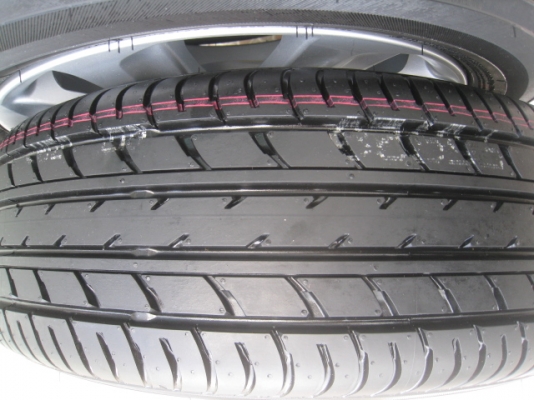 ขายล้อแม็กป้ายแดง new Toyota  vios 15" ยางปี13 สนใจติดต่อเล็กคลองสาม (081-3747940)