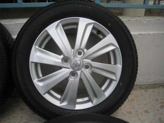 ขายล้อแม็กป้ายแดง new Toyota  vios 15" ยางปี13 สนใจติดต่อเล็กคลองสาม (081-3747940)