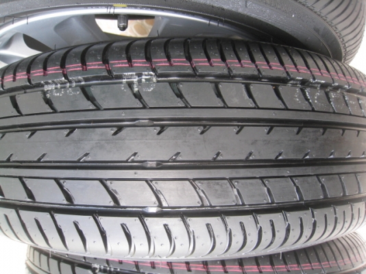 ขายล้อแม็กป้ายแดง new Toyota  vios 15" ยางปี13 สนใจติดต่อเล็กคลองสาม (081-3747940)