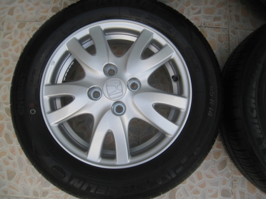 ขายล้อแม็กป้ายแดง Honda Brio 14"x5" et50 4รู100 +ยางผลิตสัปดาห์ที่23 ปี13 สนใจติดต่อเล็กคลองสามครับ (081-3747940)