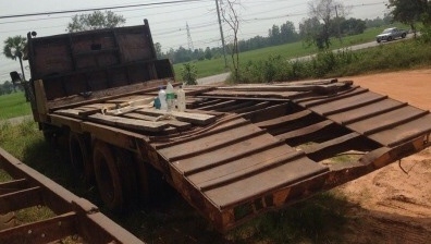 ISUZU TX 145 HP 6BB1 รถหัวยาวหางปลาสิบล้อเพลาเดียว ท้ายลาดใช้ลาก PC-120 ได้เลยครับ เครื่องแห้งแรงดีไม่เยิ้ม ภายในเก๋งคอนโซลอยู่ครบพร้อม พวงมาลัยเพาเวอร์ ช่วงล่างคัชซีไม่ผุ ยางสภาพดี 10 เส้นประมาณ 60\% พร้อมลากพร้อมบรรทุกได้เลย เอกสารทะเบียนครบพร้อม ราคาต่อ