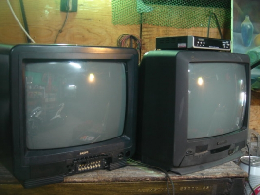 ขายทีวี 14 นิ้ว 2 เครื่องถูกๆ ขายทีวี 14 นิ้ว 2 เครื่องถูกๆ
