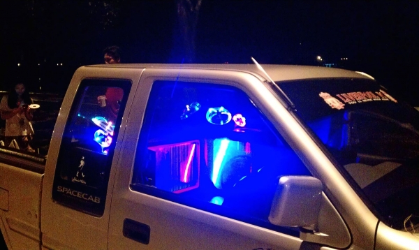 รถบ้านสวยๆ หน้าหลังเดิม เครื่องเสียงพอมัน แอร์เย็น รถบ้านสวยๆ หน้าหลังเดิม เครื่องเสียงพอมัน แอร์เย็น