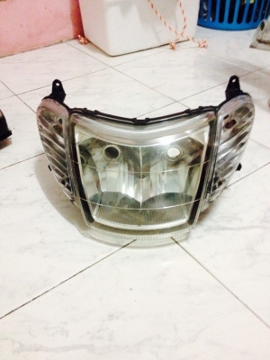 ขายโคมไฟหน้า นูโว ตัวเก่า ราคา 400 บาท โทร0831799040โส กทม