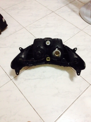 ขายโคมไฟหน้า นูโว ตัวเก่า ราคา 400 บาท โทร0831799040โส กทม