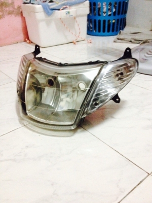 ขายโคมไฟหน้า นูโว ตัวเก่า ราคา 400 บาท โทร0831799040โส กทม