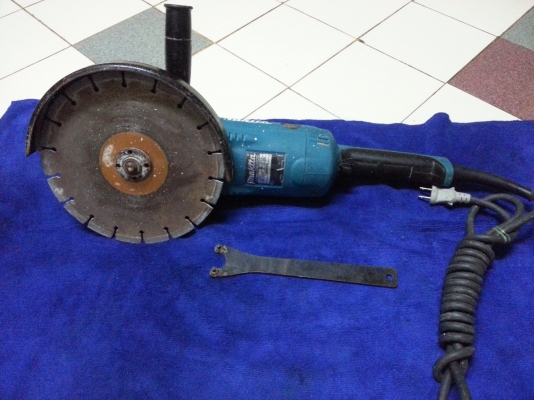 ขายหินเจีย(ลูกหมู)ตัวใหญ่ขนาดใส่ใบ9นิ้วยี่ห้อmakitaสภาพดีมากๆพร้อมใช้งาน(2200วัตต์)