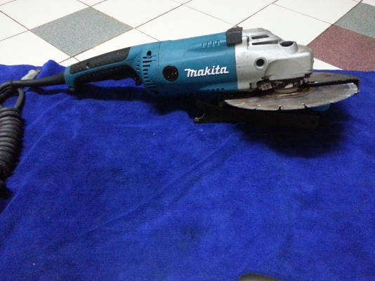 ขายหินเจีย(ลูกหมู)ตัวใหญ่ขนาดใส่ใบ9นิ้วยี่ห้อmakitaสภาพดีมากๆพร้อมใช้งาน(2200วัตต์)