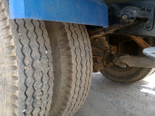 6 ล้อ ISUZU FSR11H 145 HP รถห้ง ยาว 5.5 ม. ปี 37 ถังน้ำแฝดสยาม หรือหัวคัสซี่ ยาว 5 เมตร ปี 37