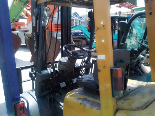 TCM FHD25Z5   ขนาด2.5ตัน เสา4.5เมตร เกียร์ธรรมดา เครื่องดีเซล งากระดกได้