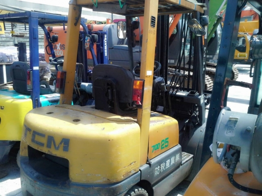 TCM FHD25Z5   ขนาด2.5ตัน เสา4.5เมตร เกียร์ธรรมดา เครื่องดีเซล งากระดกได้