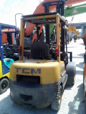 TCM FHD25Z5   ขนาด2.5ตัน เสา4.5เมตร เกียร์ธรรมดา เครื่องดีเซล งากระดกได้