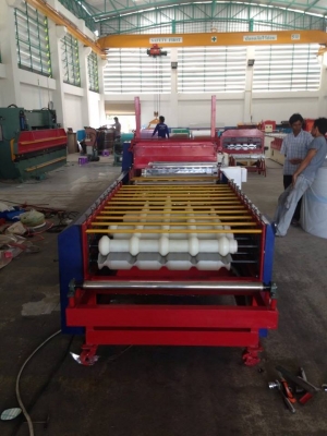 เครื่องติดฉนวนกันความร้อนอัตโนมัติ เครื่องติด PEออโต้  ติดฉนวนหลังคาเมทัลชีทอัตโนมัติ ปรับความเร็วและร้อนได้สินค้ามาตรฐาน BK และ KC ใช้ 081-1108882