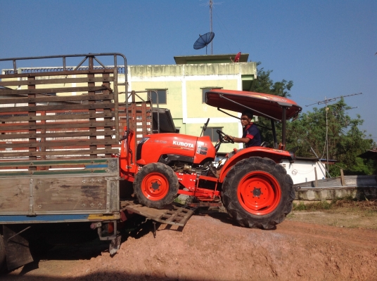 ปัญญาแทรคเตอร์มาแล้ว...จัดมาให้ คูโบต้า L3608 ทำงาน 1062 ชม. ใบมีดคานล่าง พร้อมโรตาลี่ตราช้าง เล่มทะเบียนพร้อม