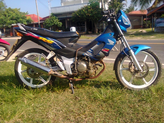 โซนิค 125cc 4 จังหวะหม้อน้ำตัวแรก  13500 บาท