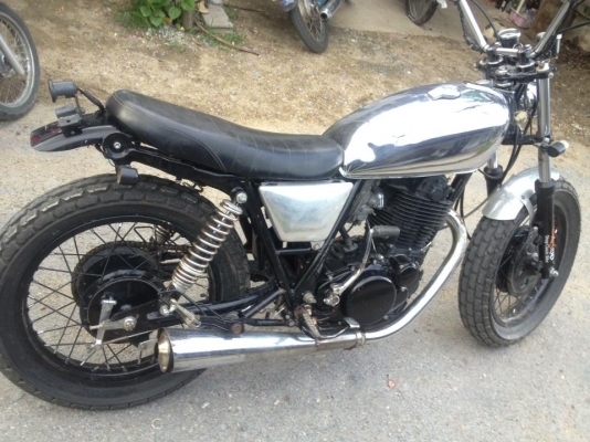 SR400 ราคาโดนใจ มาก่อนได้ก่อนน่ะครับ