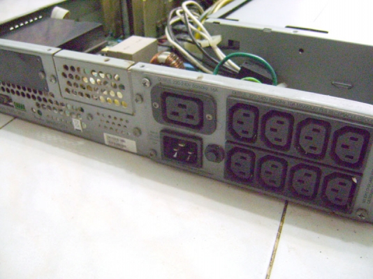 เครื่องสำรองไฟ UPS รุ่นใหญ่ APC 2200 เครื่องสำรองไฟ UPS รุ่นใหญ่ APC 2200
