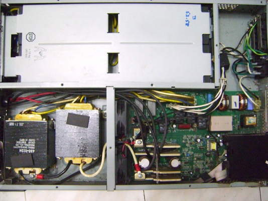 เครื่องสำรองไฟ UPS รุ่นใหญ่ APC 2200 เครื่องสำรองไฟ UPS รุ่นใหญ่ APC 2200