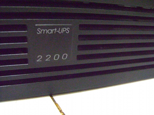 เครื่องสำรองไฟ UPS รุ่นใหญ่ APC 2200 เครื่องสำรองไฟ UPS รุ่นใหญ่ APC 2200