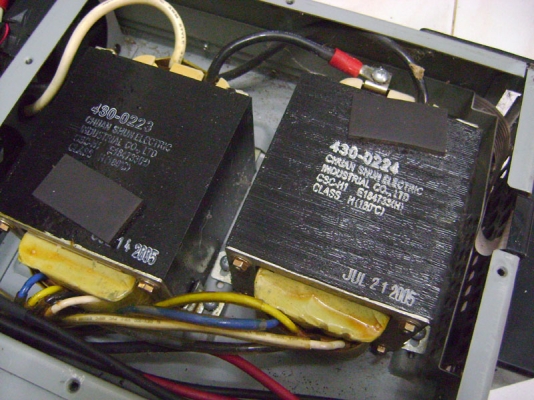 เครื่องสำรองไฟ UPS รุ่นใหญ่ APC 2200 เครื่องสำรองไฟ UPS รุ่นใหญ่ APC 2200