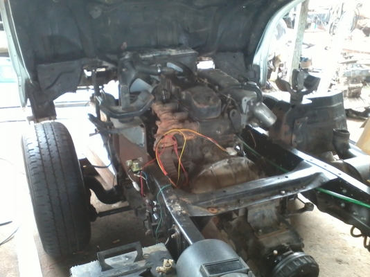 แอ้ว 4 ล้อ กลาง ( แชสชีพร้อมช่วงล่าง ) แอ้ว 4 ล้อ กลาง ( แชสชีพร้อมช่วงล่าง )