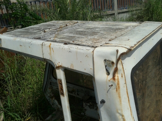 SUMITOMO KATO 2800 ตู้หัวเก๋งเบคโฮ สภาพสวยพร้อมใช้ ประตูไม่มี