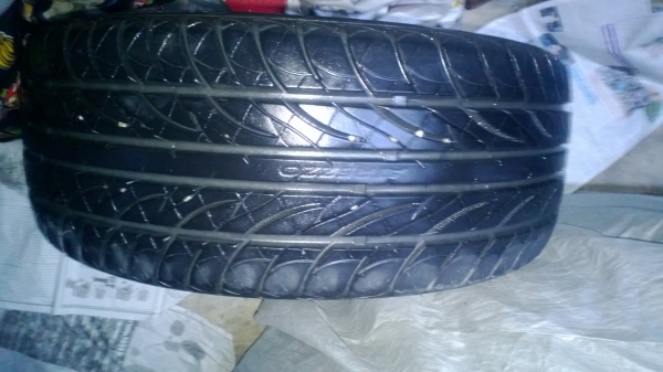 ขายยาง atrezzo 225-45-18 ปี13 คู่นึง2เส้น สภาพสวย ไม่มีปะ ใส่ได้แค่สองเดือน สนใจโทร 0915195549