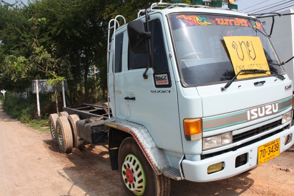 ขายสสิบล้อ อีซูซุ185 BF  มีหัวเเละเเชลซี สวยเดิมๆยาง100\%ครับ