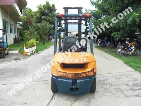 จำหน่ายรถ Forklift TOYOTA 7FD25 จำหน่ายรถ Forklift TOYOTA 7FD25