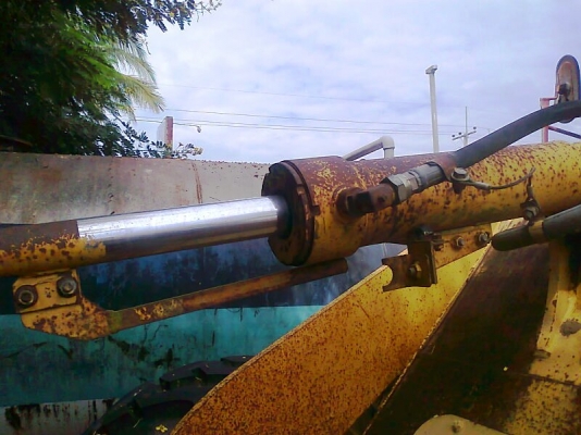 รถตัก KOMATSU WA120-1 ซีเรียล 12182  แรงตักดี ทำงานไว ประหยัดน้ำมัน สีเดิม ๆ