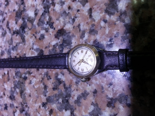 ขายนาฬิกาข้อมือเก่าใช้ได้ ขายนาฬิกาข้อมือเก่าใช้ได้