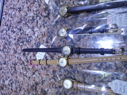 ขายนาฬิกาข้อมือเก่าใช้ได้