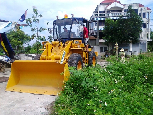 รถตัก KOMATSU WA200-1 รถเก่าญี่ปุ่นแท้ ไมล์ 2,xxx ชั่วโมง เปลี่ยนถ่ายของเหลวทั้งคัน ปรับสภาพให้พร้อมใช้ทั้งคันจากศูนย์ KOMATSU แรงตักดี ทำงานไว ประหยัดน้ำมัน