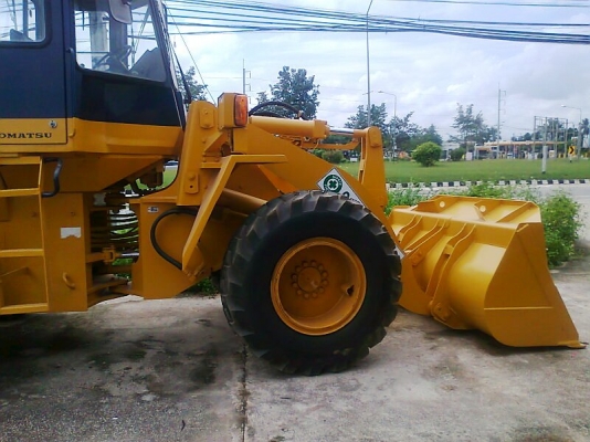 รถตัก KOMATSU WA200-1 รถเก่าญี่ปุ่นแท้ ไมล์ 2,xxx ชั่วโมง เปลี่ยนถ่ายของเหลวทั้งคัน ปรับสภาพให้พร้อมใช้ทั้งคันจากศูนย์ KOMATSU แรงตักดี ทำงานไว ประหยัดน้ำมัน
