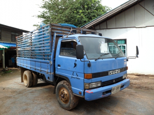 ขายด่วน isuzu  npr 110 ราคา 400000 บาท