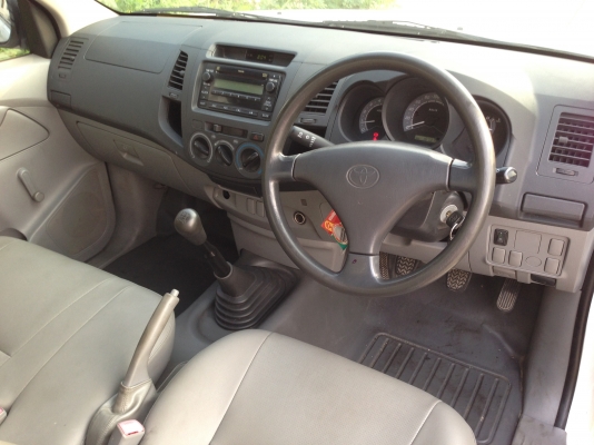 Toyota Hilux Vigo Single Cab D4D 2.5 ปี2009 สีขาว
