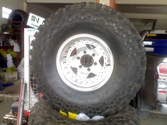 ขายยาง แม็กซิส 35 นิ้ว ขอบ  15 ปี 09 พร้อมแม์ก 23,500 บาท