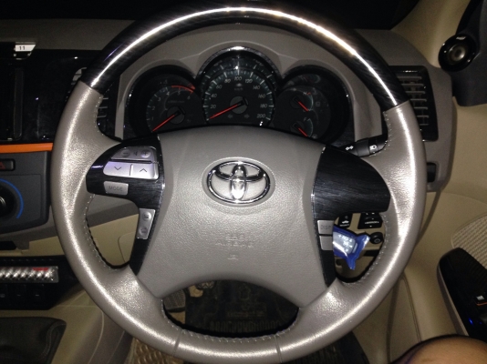 ขายพวงมาลัย Toyota Forttuner แท้ลายไม้ดำ ไม่รวมปุ่ม!!!!!!!ปุ่มเเยกขาย2000