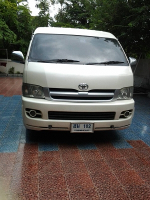 ต้องการขายรถตู้ toyota ventury มือสองสภาพดี ราคาถูก