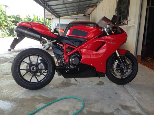 ขาย/เทิน ducati 1098  08 แต้งเต็มๆ สนใจโทรมาเลย ราคาลดได้เยอะ